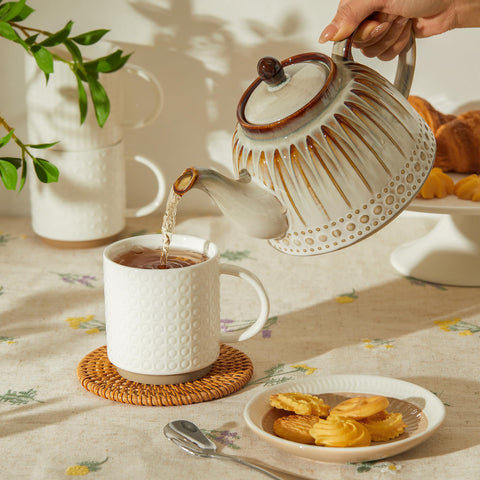 Capacidad de diez onzas en cada taza para bebidas calientes.