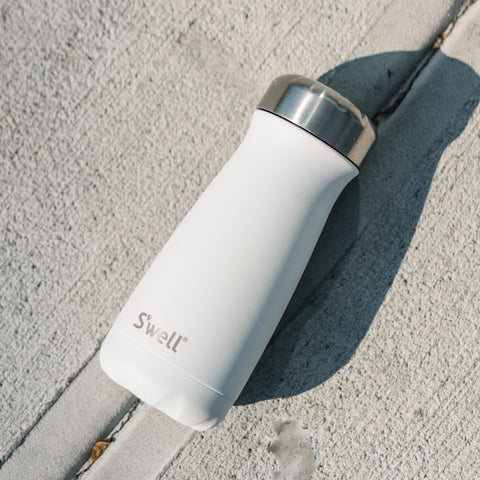 S'well Moonstone, diseño elegante y duradero para viajar, oficina o gimnasio.