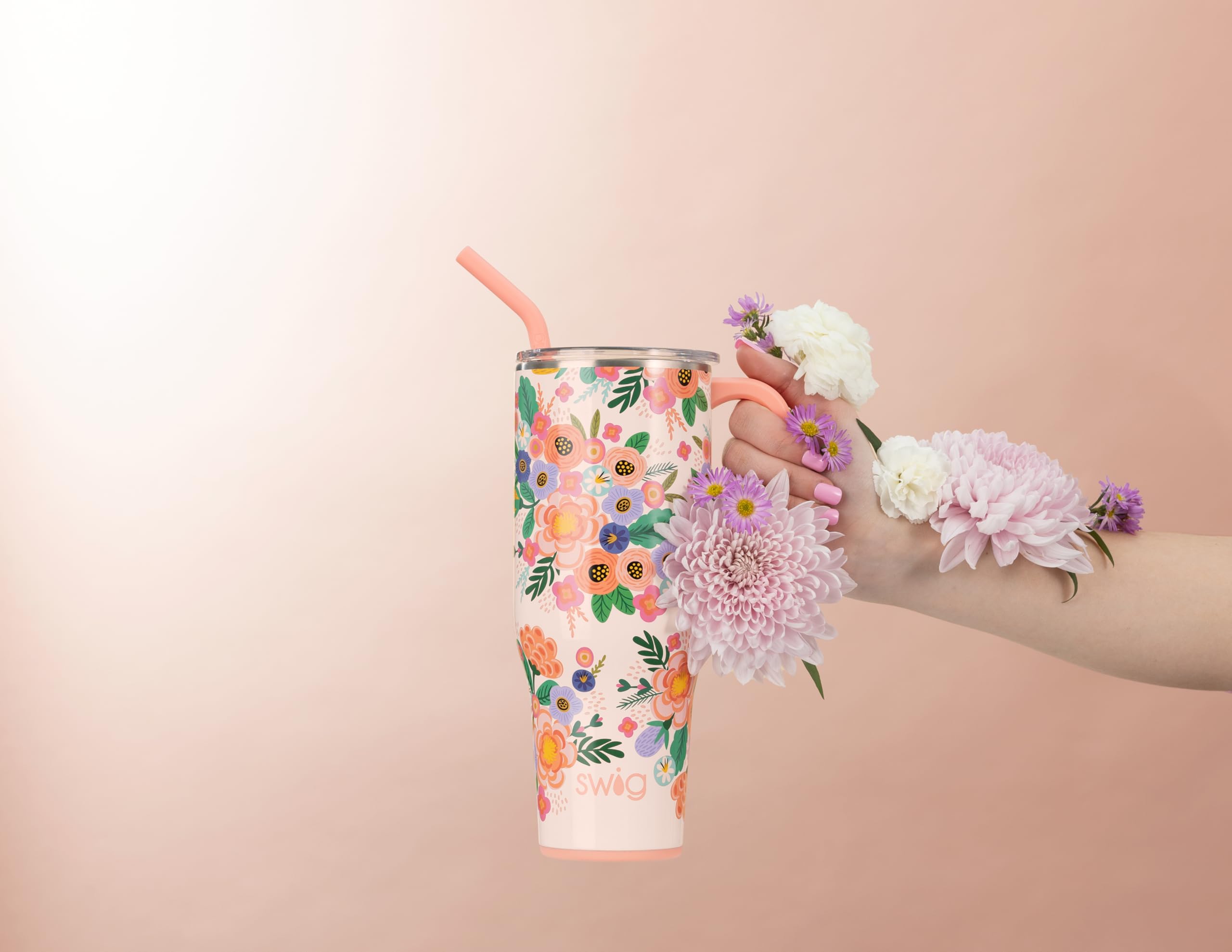 Vaso Swig Life Mega 40oz con base de silicona antideslizante.