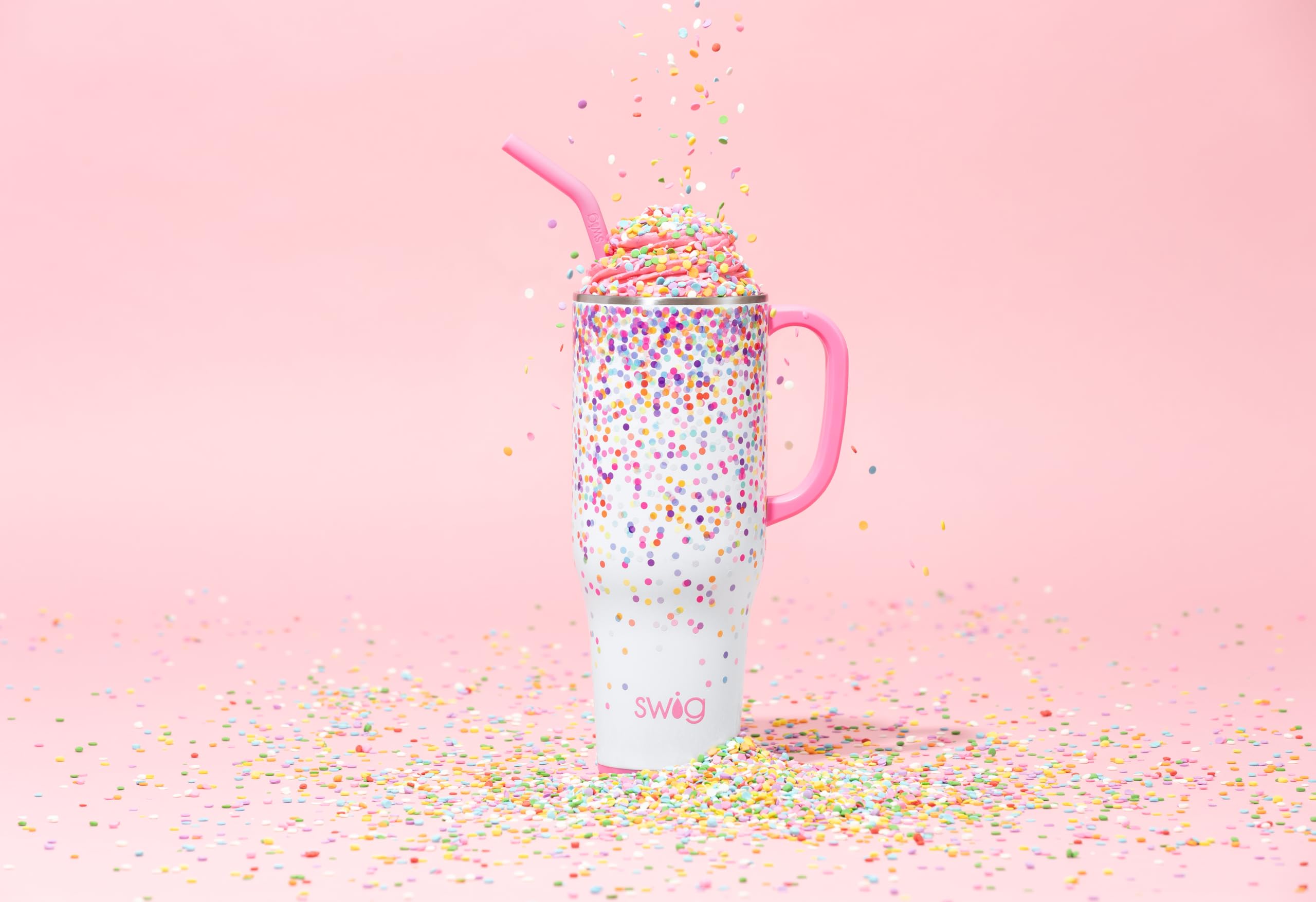 Swig Life Mega Mug tapa deslizante, evita derrames al beber.