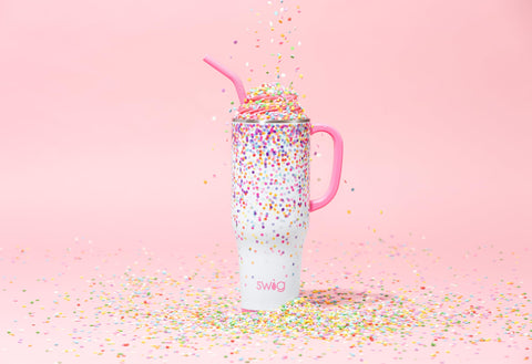 Swig Life Mega Mug tapa deslizante, evita derrames al beber.