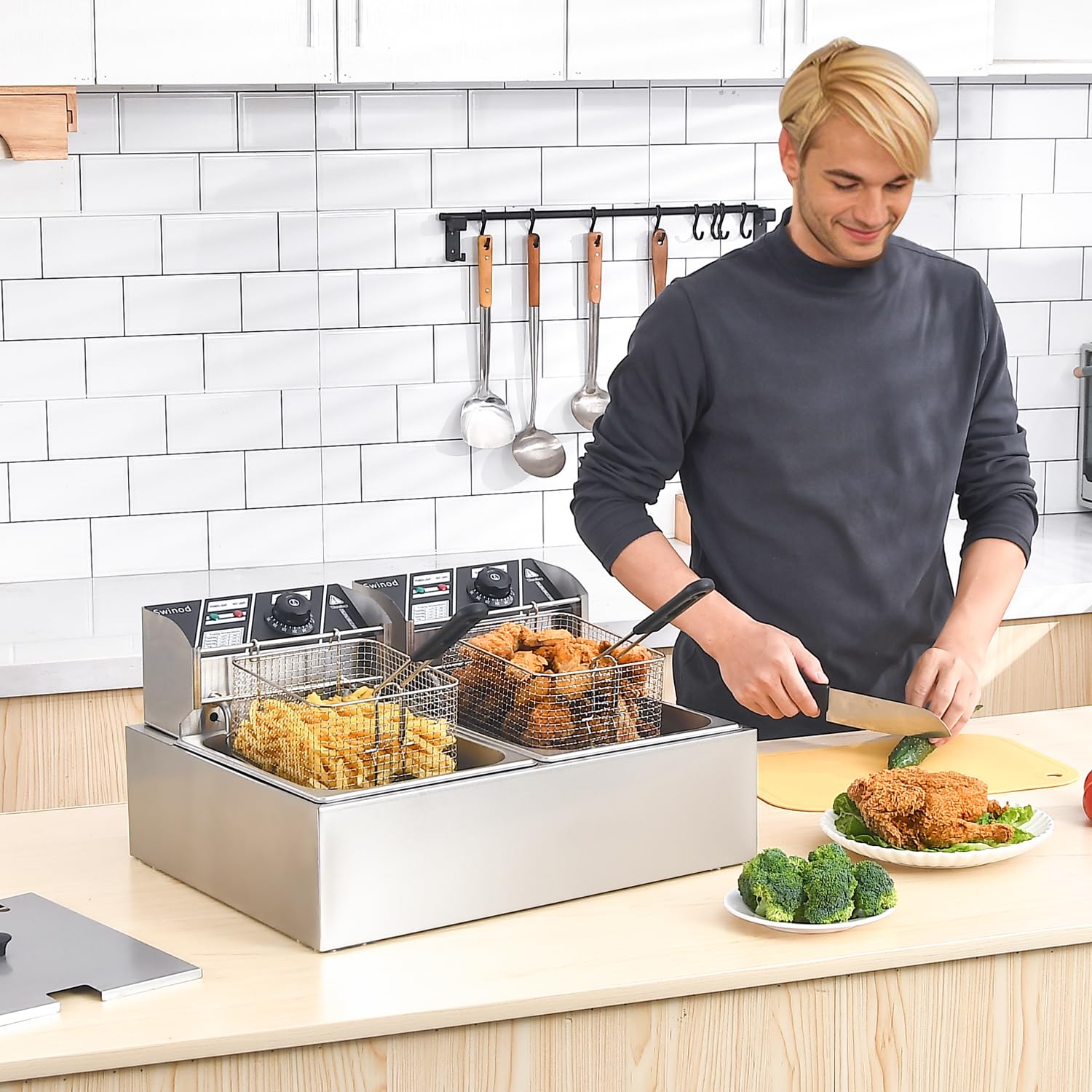 Freidora Swinod de 1700W, potencia rápida para cocinar varios ingredientes.