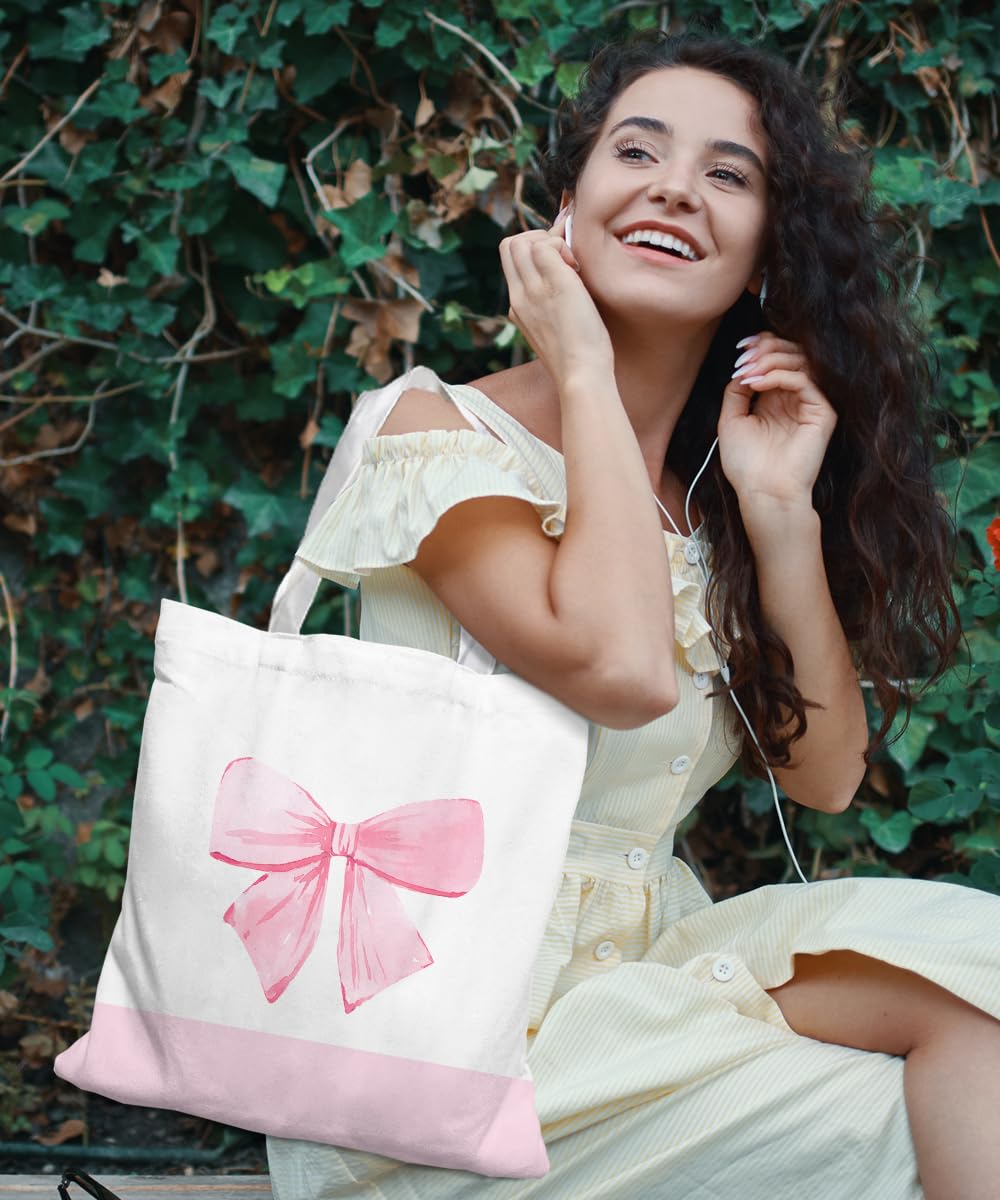 Tote de canvas SZERE Coquette con patrón rosa, perfecto para uso diario y salidas casuales.