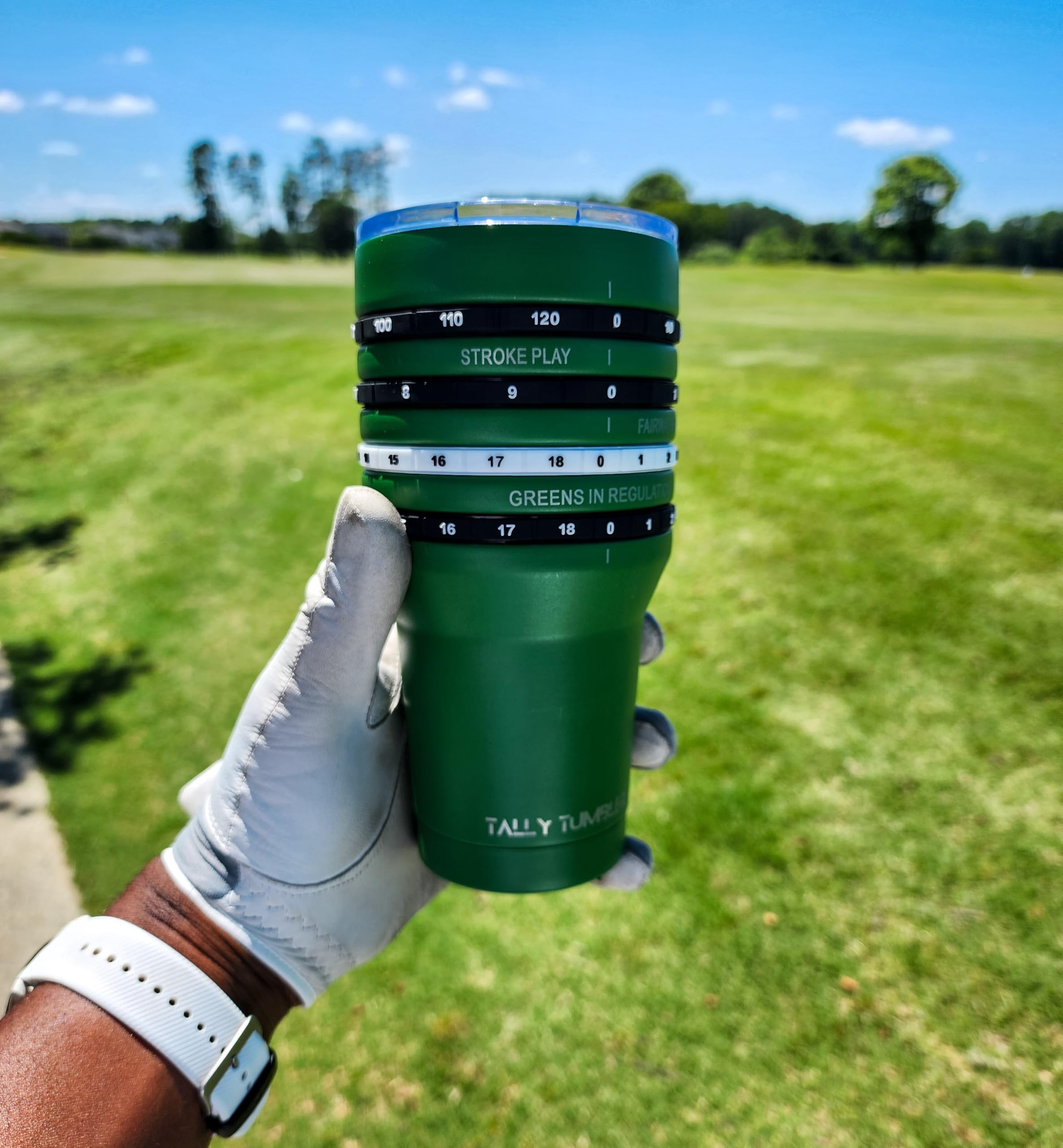Tally Tumbler Golf ayuda a mantener bebidas durante entrenamientos.