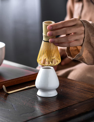 TANG PIN Set de Matcha, soporte cerámico para chasen, diseño estable.