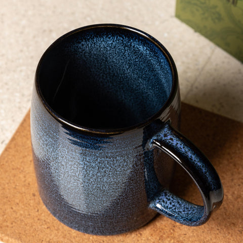 Taza TaoTaojarvie con asa grande, cómodo para sostener.
