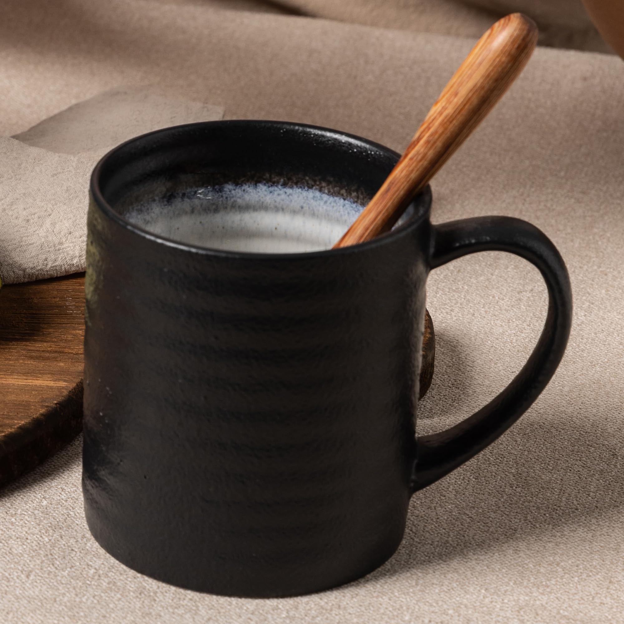 Taza TaoTaojarvie con mango grande para agarre cómodo.