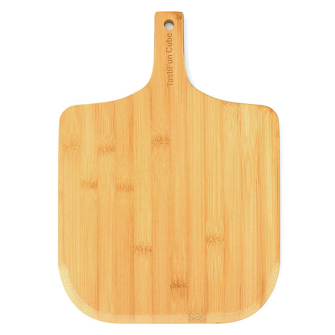 Pala de pizza de TastiFun Cube en bambú natural para deslizar la masa sin pegar.