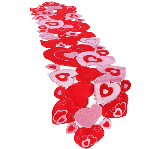Mantel Tatuo con bordado de corazones, ideal para cenas románticas.