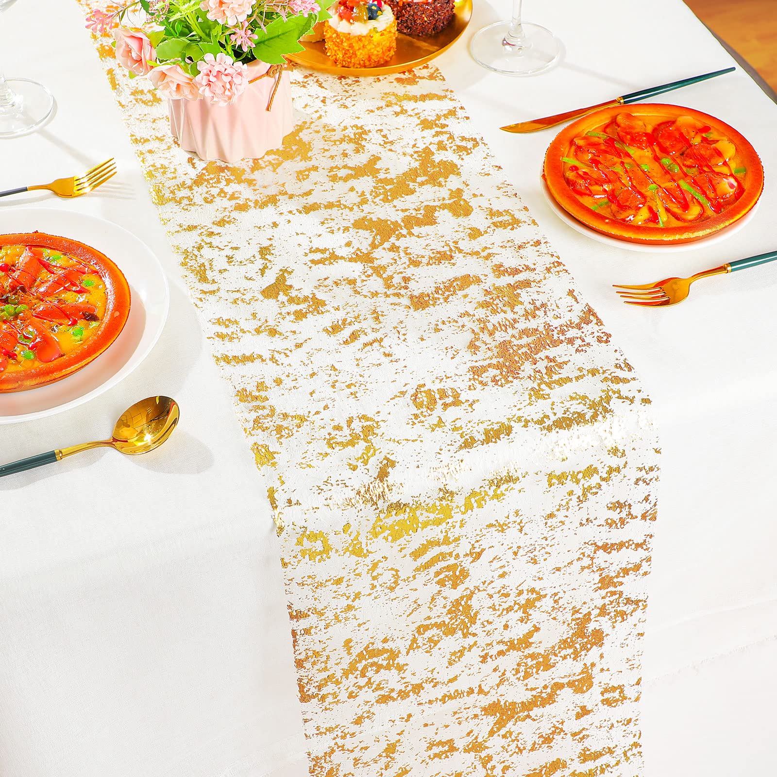 Ambiente glam para eventos con mantel de malla dorada Tatuo.