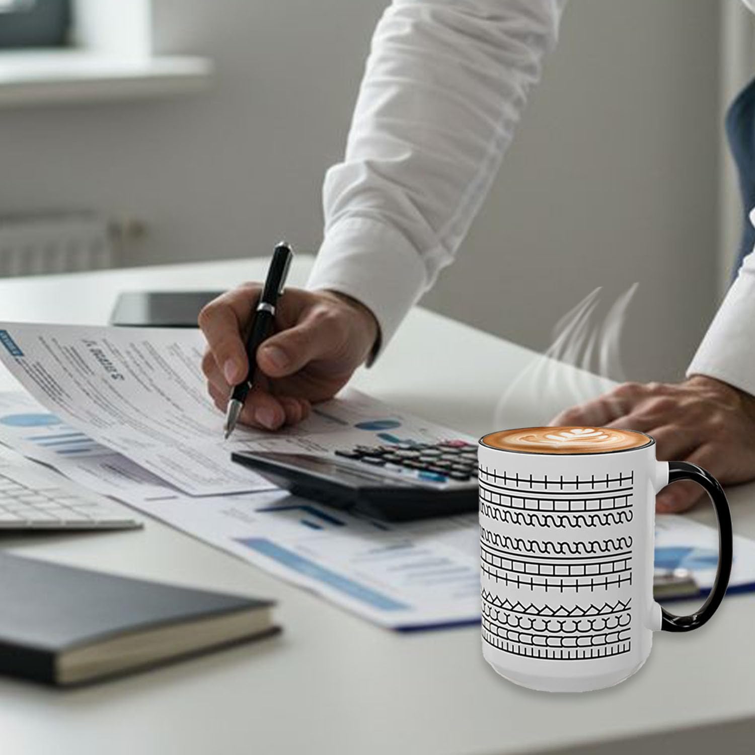 Muestra el mensaje oculto al sostener la taza, perfecto para regalo.