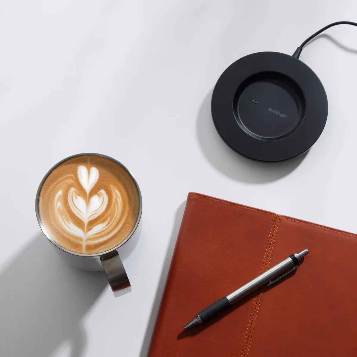 Taza Ember 2: revestimiento resistente facilita limpieza a mano.