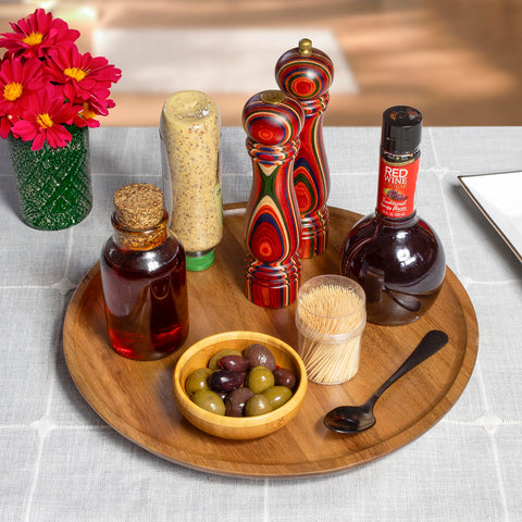 TB Home Lazy Susan en gabinetes, optimiza espacio y acceso rápido a frascos.