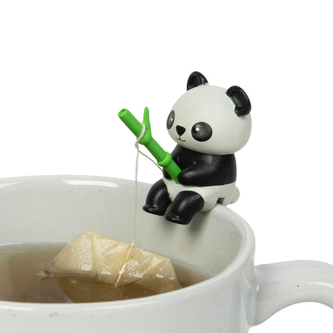 Tea Mates Panda pescador sosteniendo la bolsa de té sin goteo