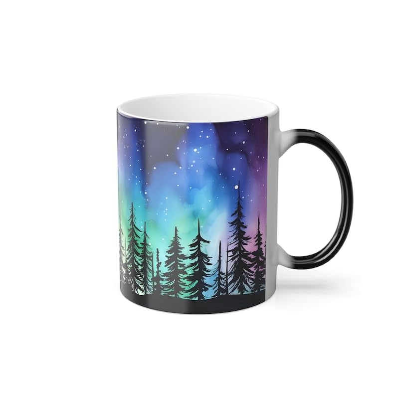 Taza Tearleet cambia color con calor, revelando aurora boreal para café matutino.