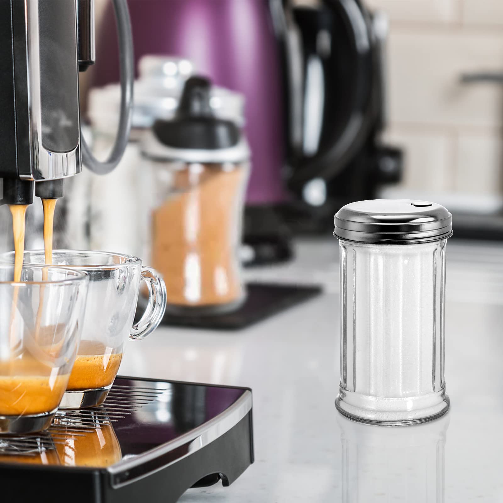 Dispensadores Tebery para sal y pimienta mantienen condimentos al alcance.