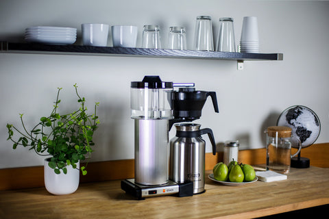 Cafetera CDT Grand con capacidad de 60 oz para reuniones pequeñas o en casa.