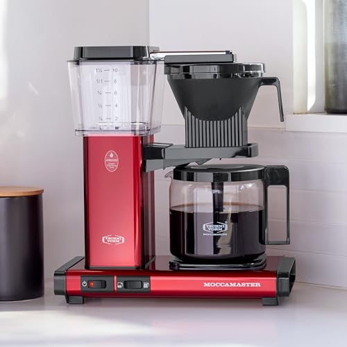 Technivorm Moccamaster KBGV Select Candy Apple Red, frente compacto para la cocina.