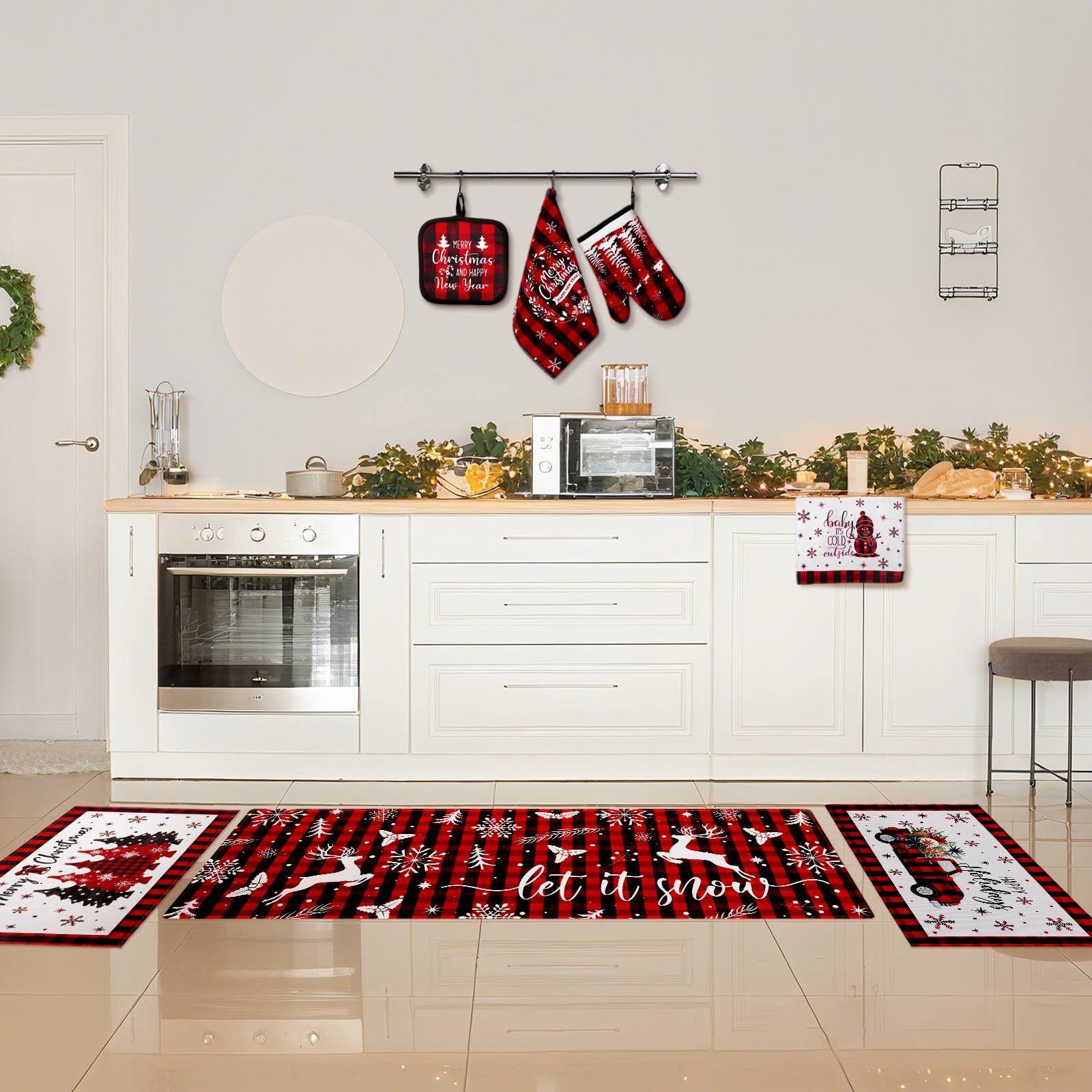 Teenyyou detalles de diseño navideño: motivos rojos y negros para ambiente festivo.