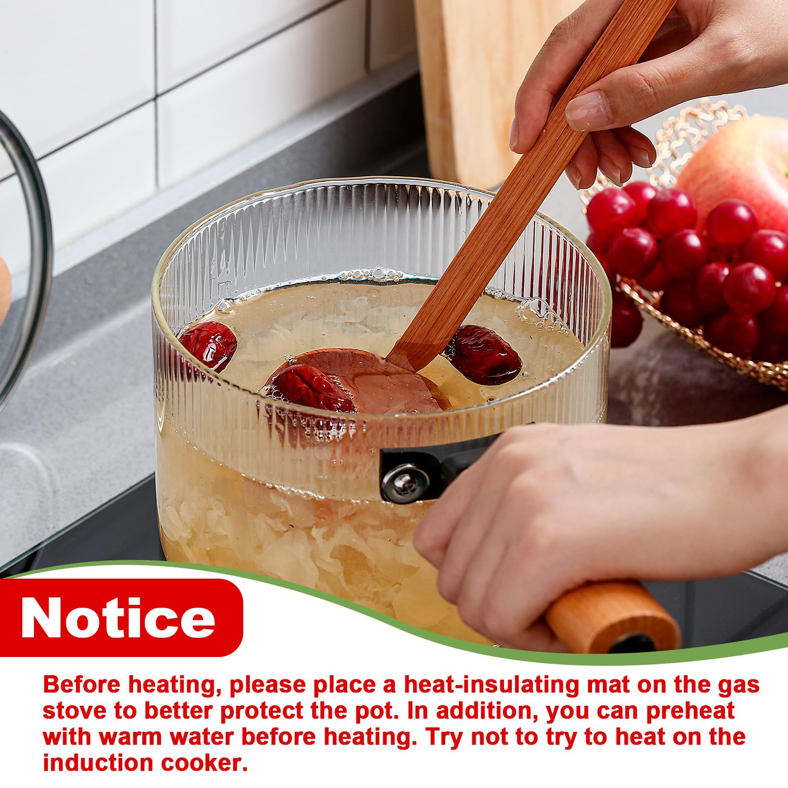 Teenyyou olla en uso con agua hirviendo para infusiones aromáticas.