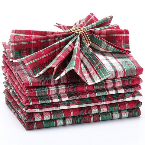 Tegeme servilletas navideñas con cuadros, 18x18, para una mesa elegante.