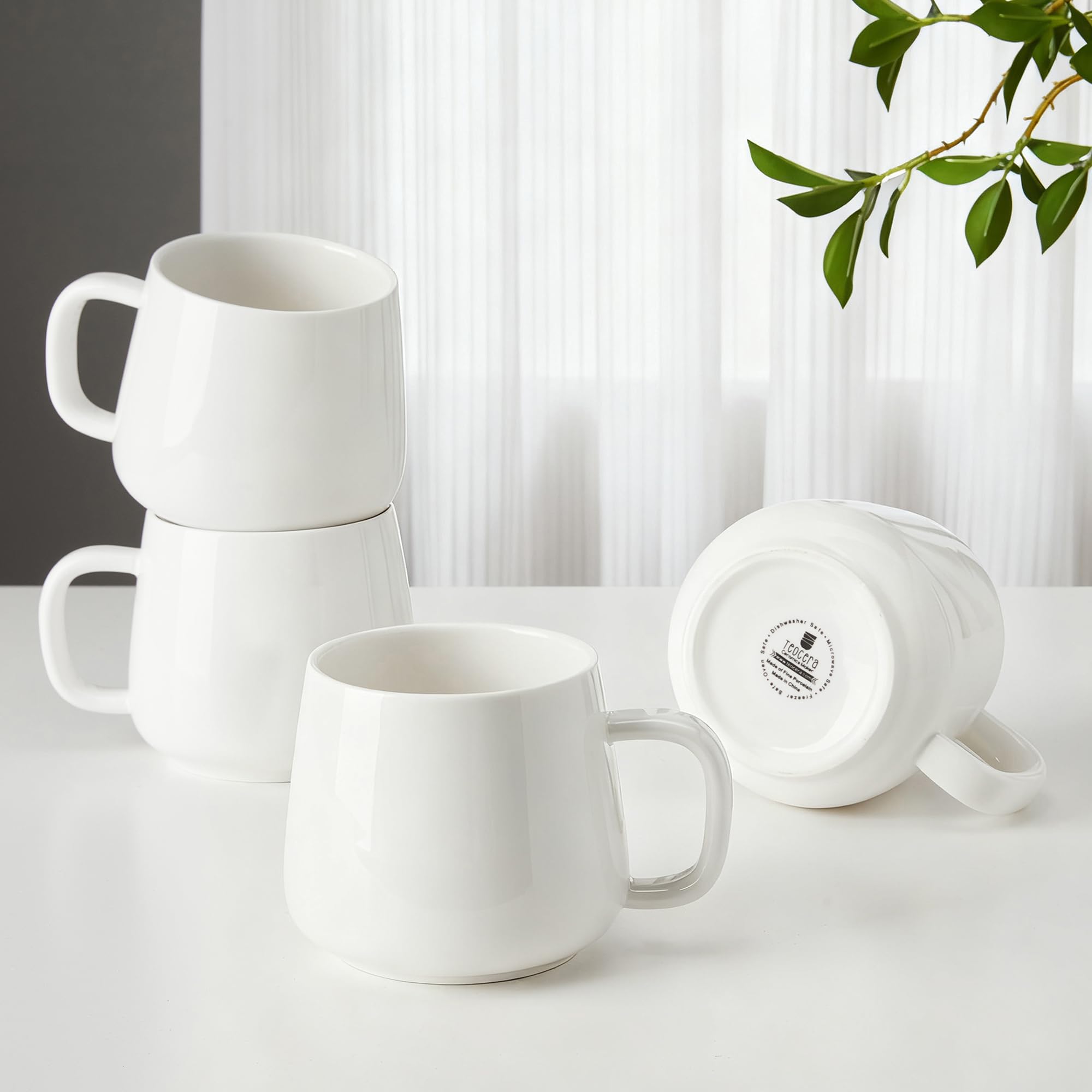 Taza Teocera con agarre ergonómico, ideal para café matutino.