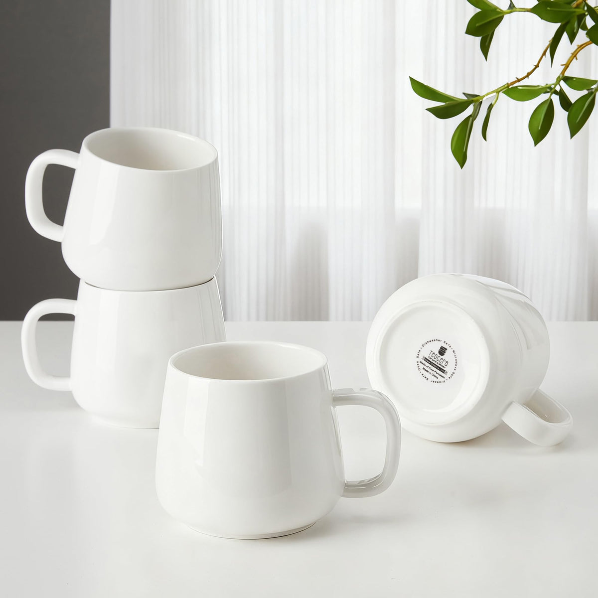 Taza Teocera con agarre ergonómico, ideal para café matutino.