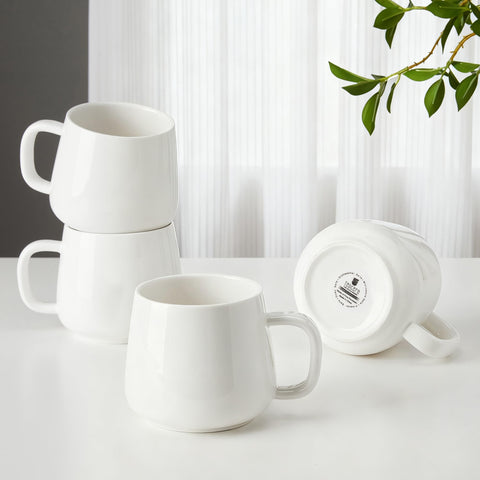 Taza Teocera con agarre ergonómico, ideal para café matutino.