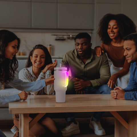 Terficer mango LED para uso nocturno, mejora la visibilidad y estilo.