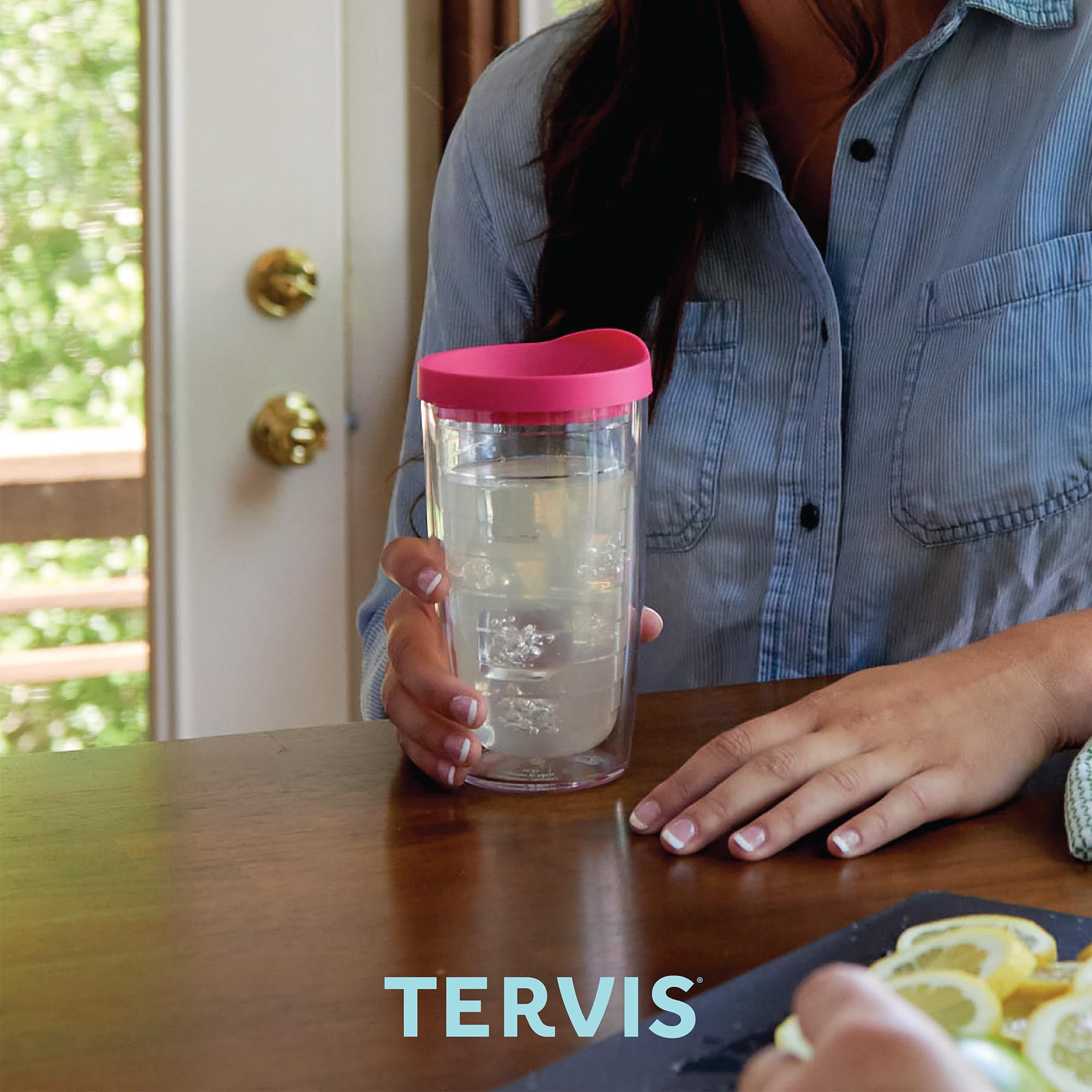 Tervis juego de 4 piezas, colores variados, ideal para uso diario y reuniones.