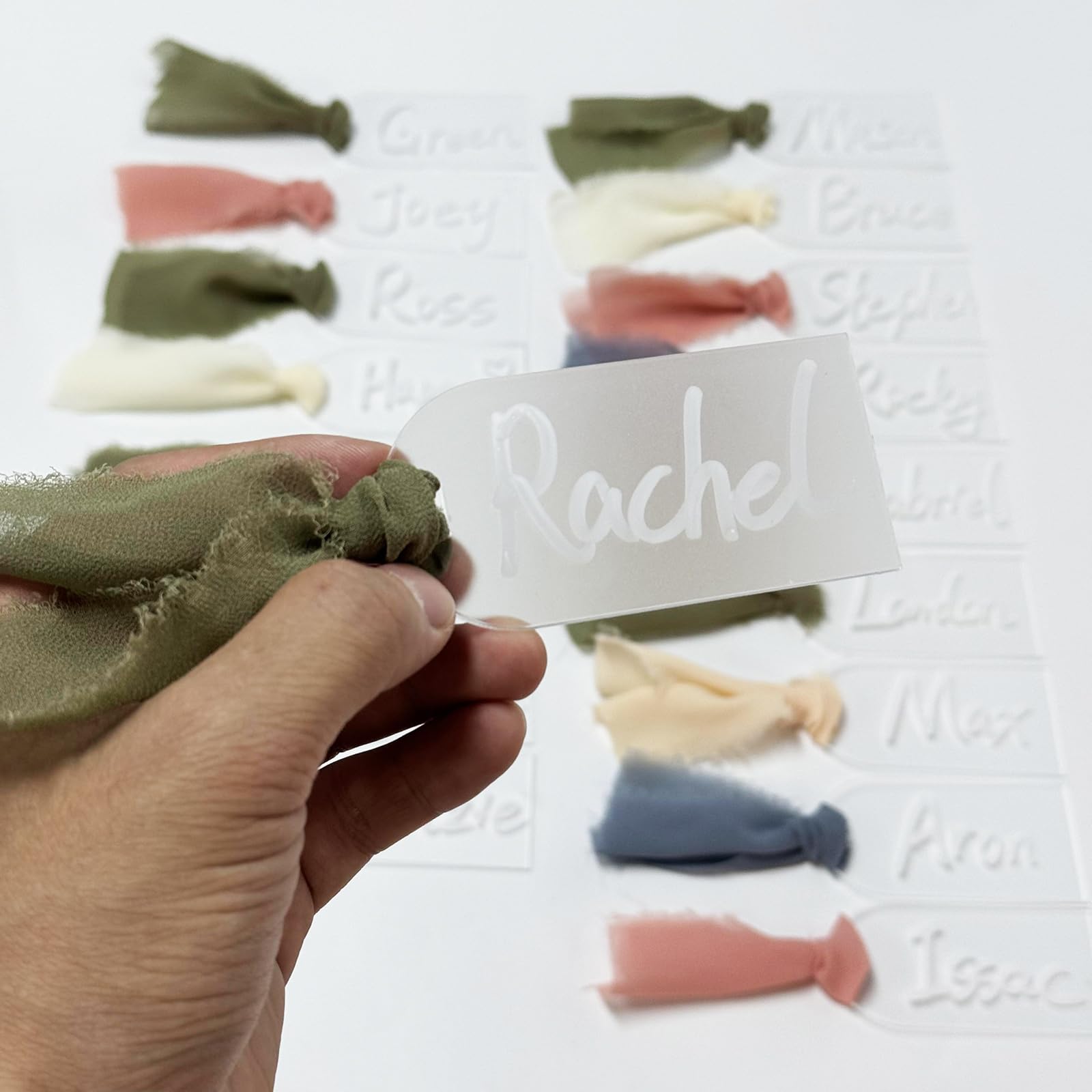 Detalle de placas acrílicas TETOU para boda, reutilizables