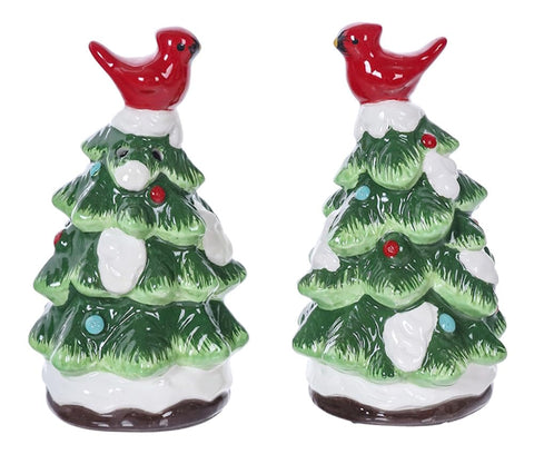 The Bridge Collection: árbol navideño nevado con cardenales para sal y pimienta en mesa.