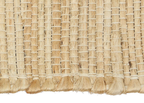 Camino de mesa para boda boho con juta natural, The Home Talk.