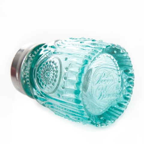 The Pioneer Woman Adeline Teal detalle vidrio presionado para la mesa.