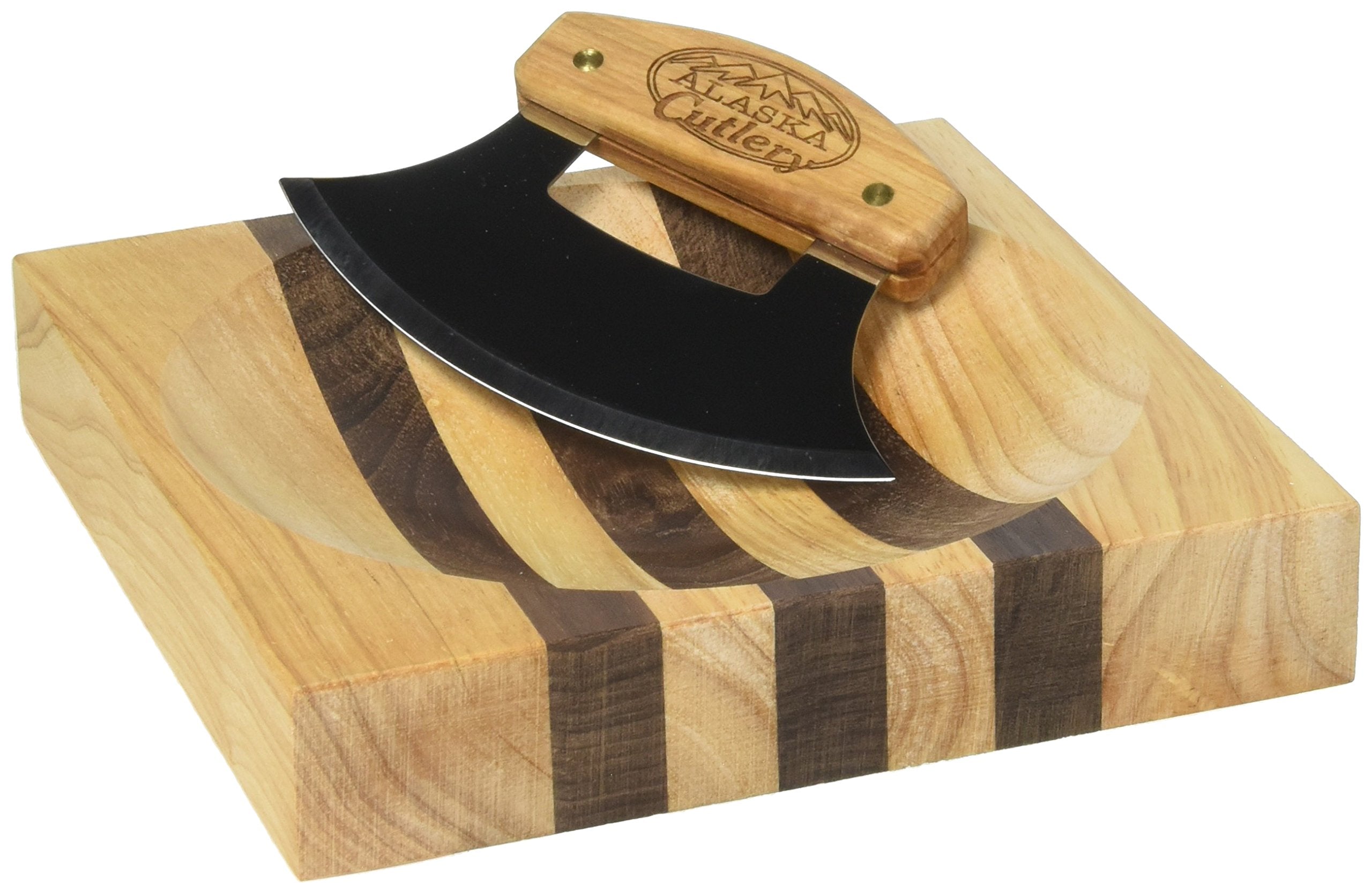 La mezzaluna de The ULU Factory facilita cortes suaves de verduras.