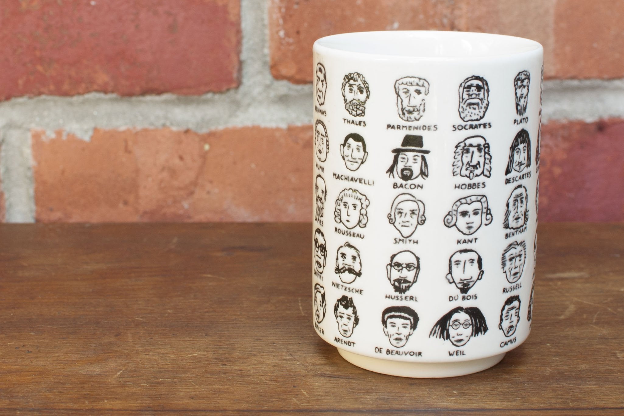 The Unemployed Philosophers Guild - Detalle en relieve de retratos para admirar al beber.