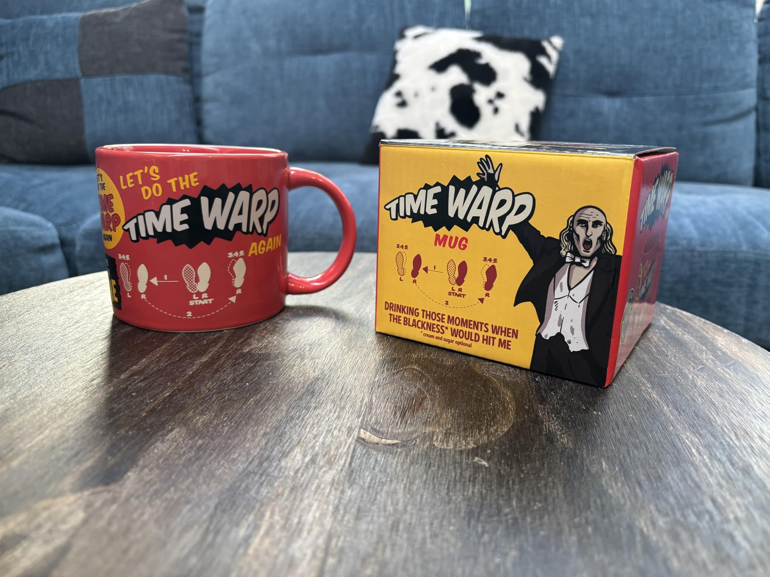Taza Rocky Horror de The Unemployed Philosophers Guild lista para exhibirse.