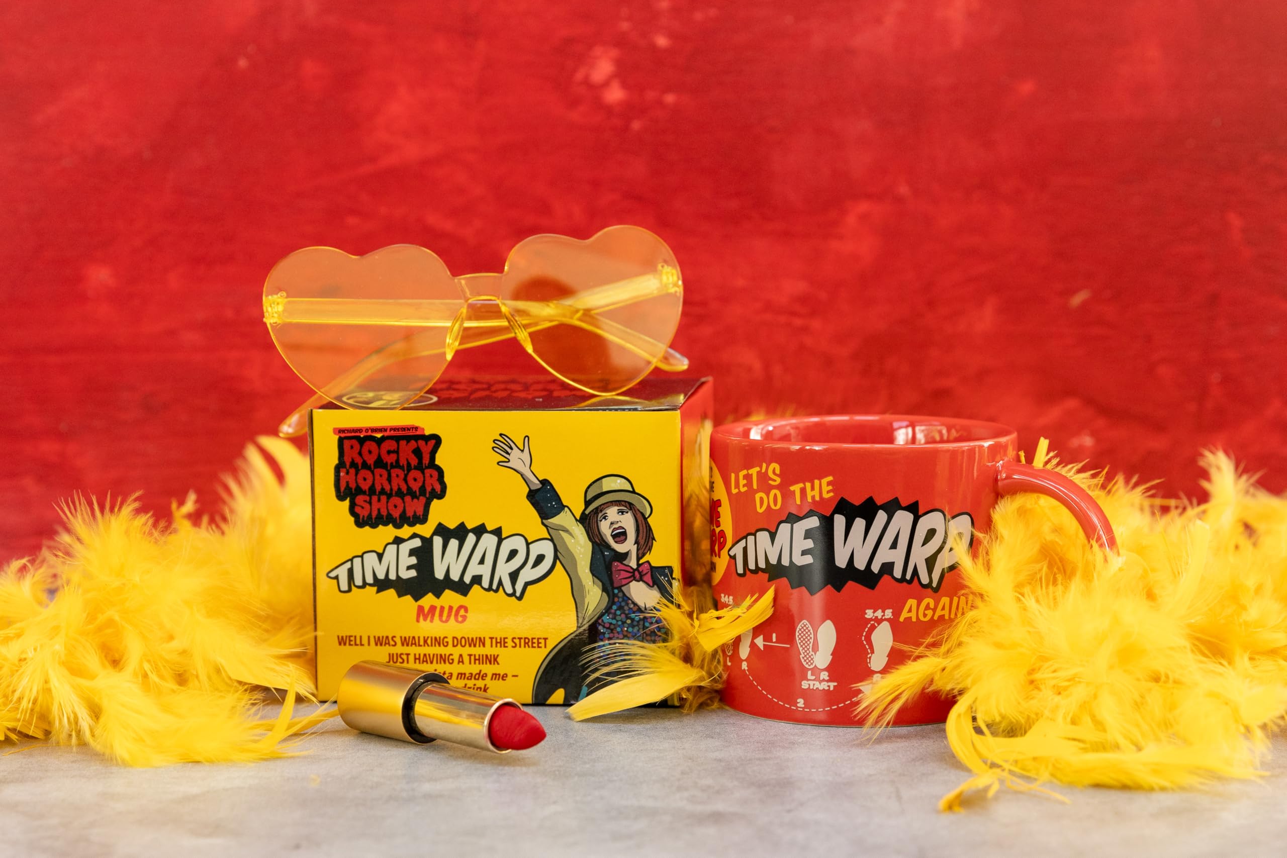 Taza Time Warp en rojo brillante con la danza icónica de Rocky Horror.