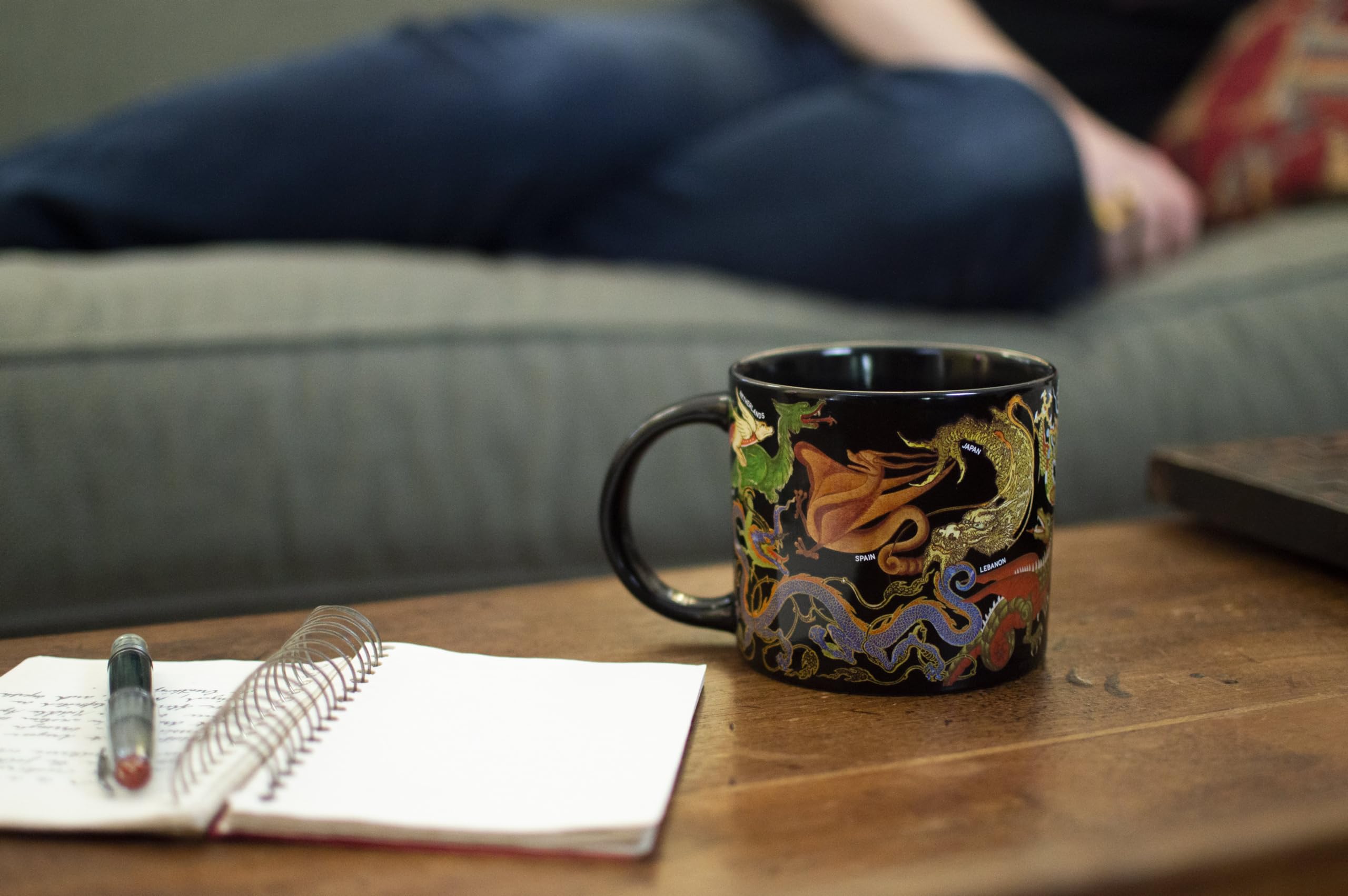 Taza cerámica de 14 onzas, tamaño cómodo para café diario.