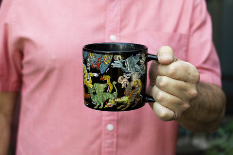 Taza Dragon apta para microondas y lavavajillas, uso diario sin complicaciones.