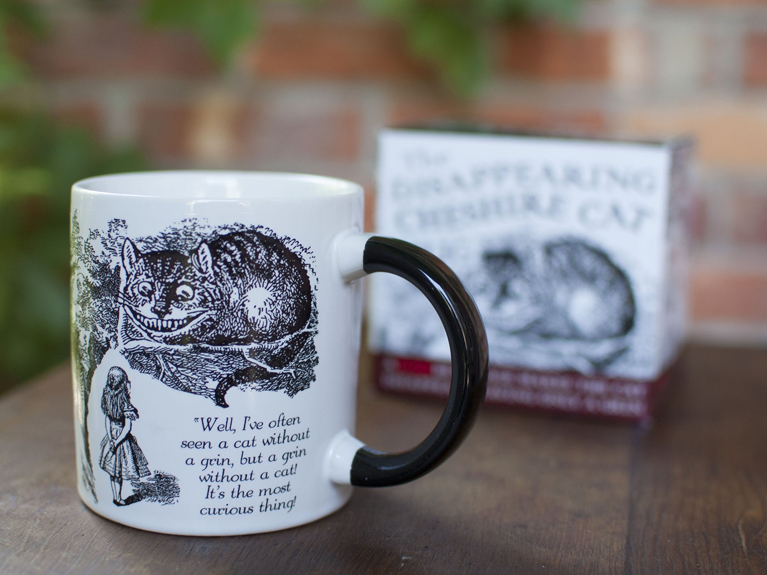 The Unemployed Philosophers Guild taza para ritual de té matutino.