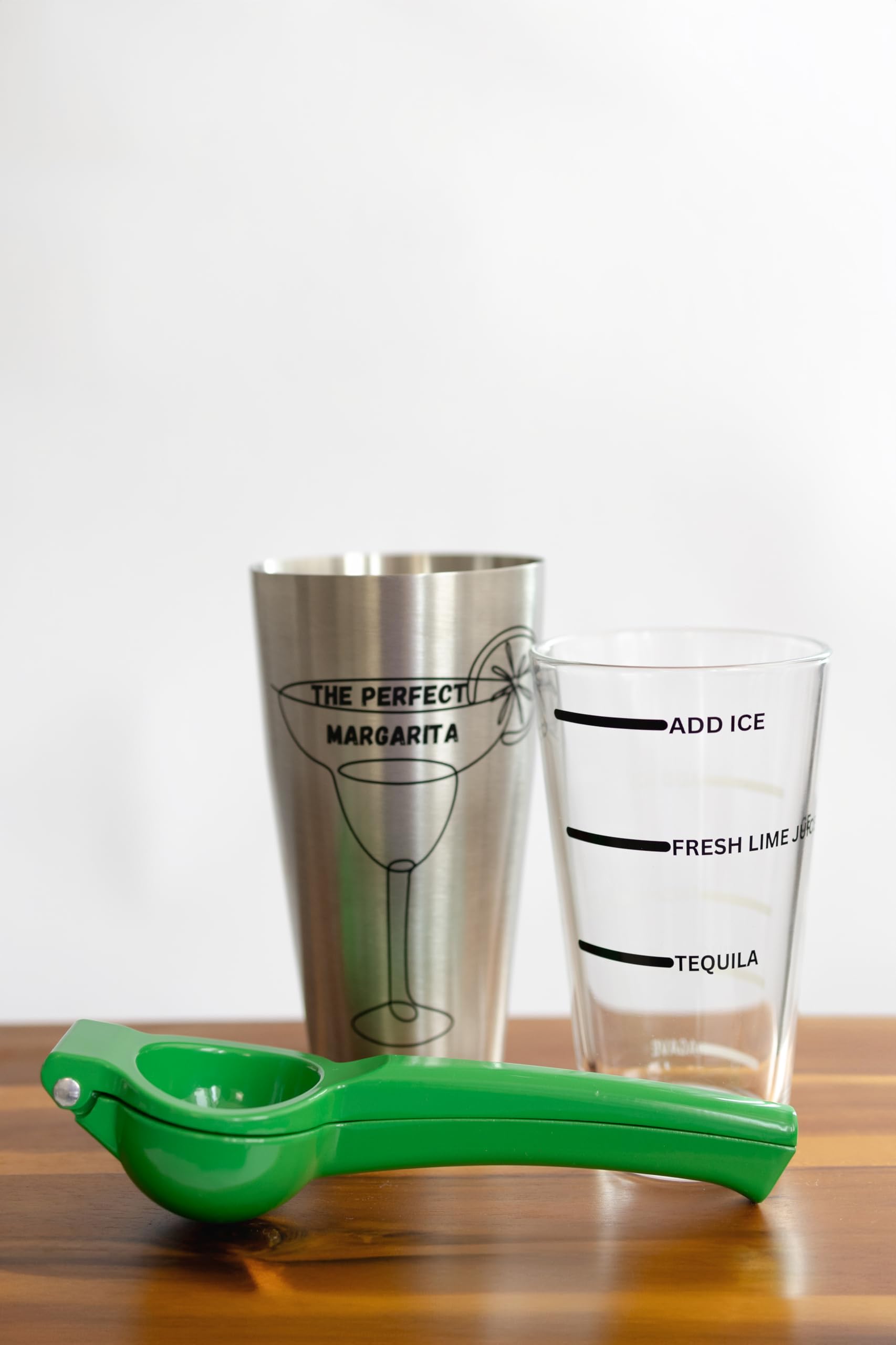  Kit cocteles y mocktails de The Velvet Bow Tie para bebidas caseras.