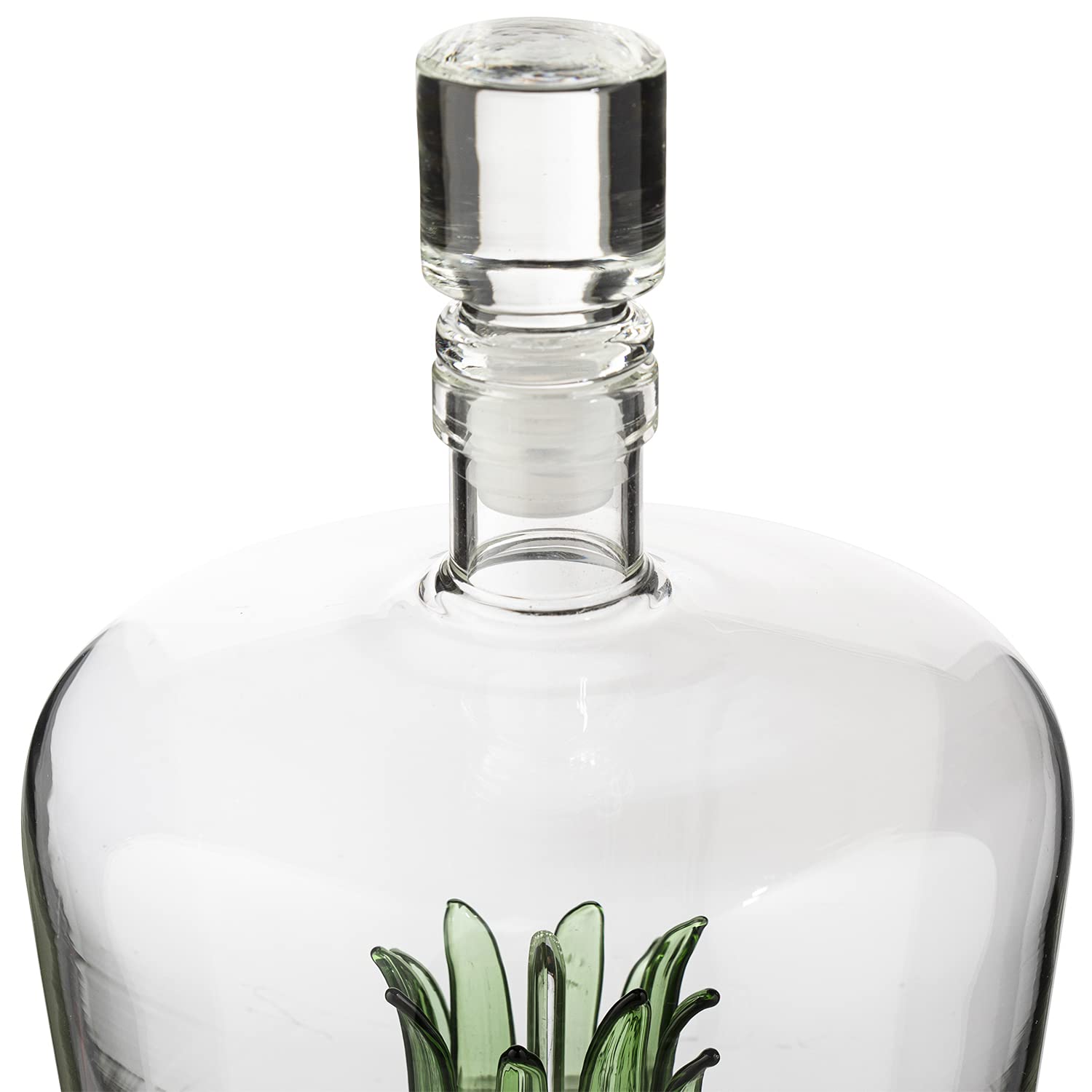 The Wine Savant decantador tequila vidrio claro para mostrar color y brillo.