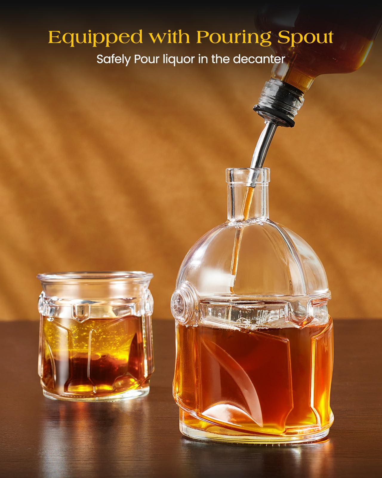 The Wine Things set regalo decanter casco, perfecto para sorprender a un amante del whisky.