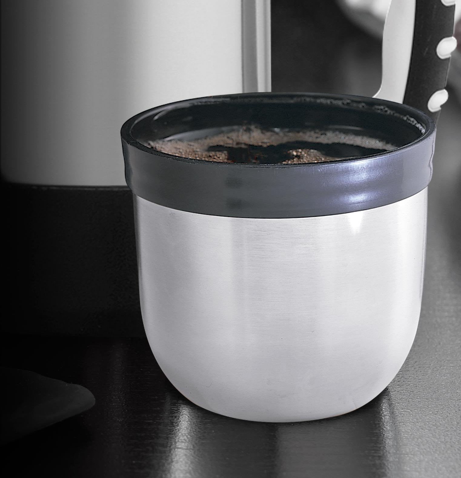 THERMOS The Rock, cuerpo de acero inoxidable duradero y resistente.