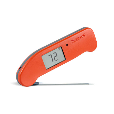 Thermapen ONE de ThermoWorks, lectura instantánea para verificar la cocción rápidamente.