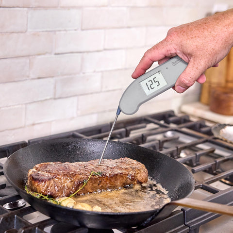 Thermapen ONE resiste al agua con IP67 para cocinas exigentes.