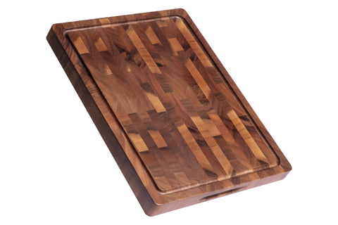 La tabla de corte thetchry de nogal con mango ideal para uso diario.