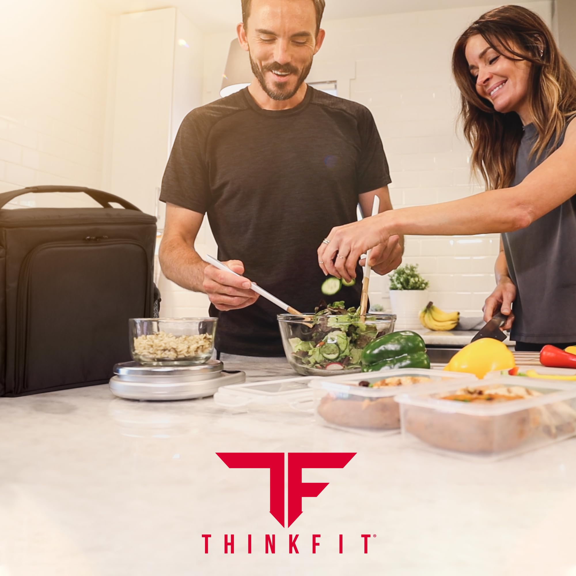 ThinkFit ocho contenedores de porciones con tapas herméticas para frescura.