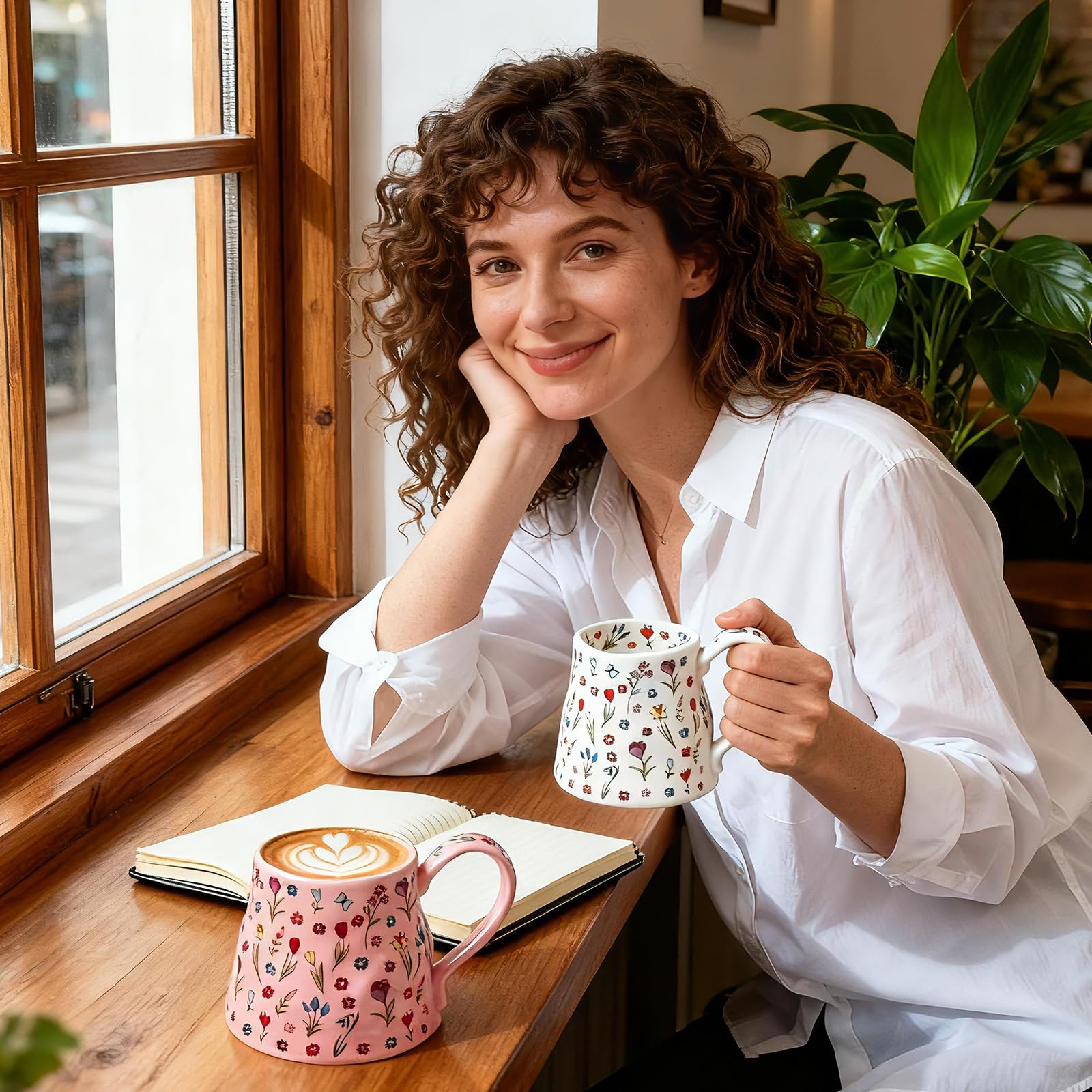 Taza cerámica THIRDCUP resistente y duradera, apta para microondas y lavavajillas.
